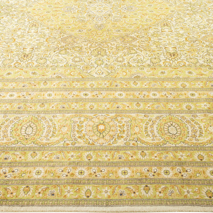 Ivory Traditional Wool Rug - 9' x 11'10"