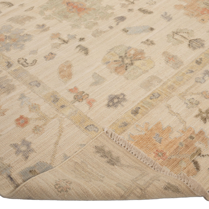 Traditional Wool Rug Ivory / 10' x 14'