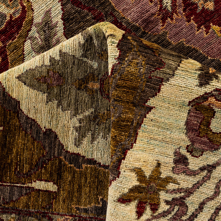 Ivory Soluna Traditional Wool Rug - 6' x 9'7"